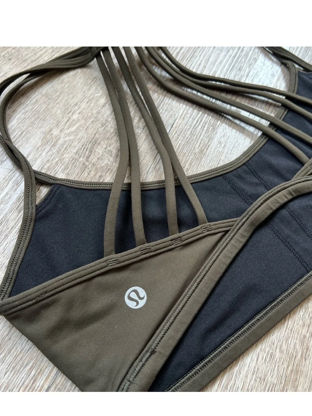LULULEMON Lighten Up Strappy Sports Bra olive green size 8